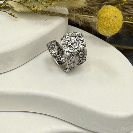 Серебряное кольцо Лютики