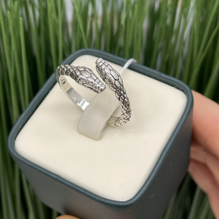Серебряное кольцо Амфисбена